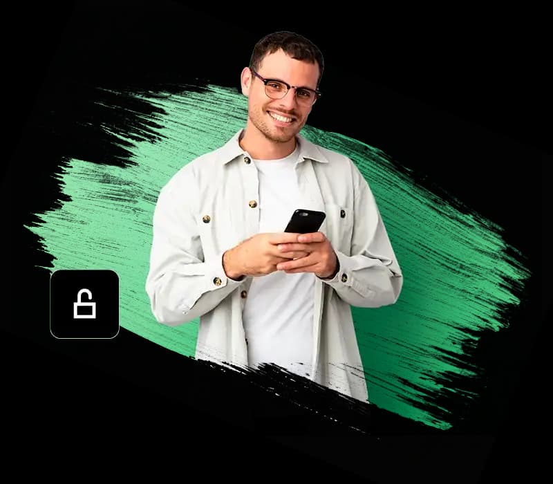 Persona solicitando préstamo en línea con MultiMoney